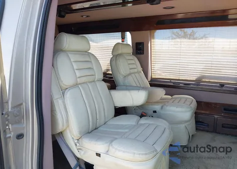 2001 Ford E-150 Recreational z USA, uszkodzony, nr VIN 1FDRE14W21HA61152